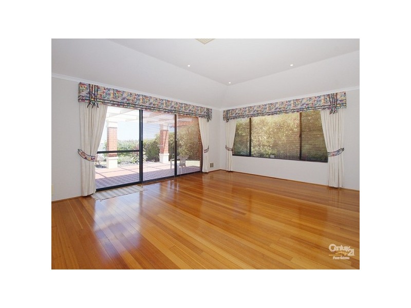 30 Rochester Drive, Mindarie WA 6030