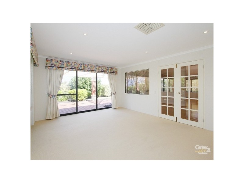 30 Rochester Drive, Mindarie WA 6030