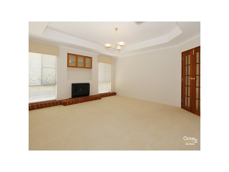 30 Rochester Drive, Mindarie WA 6030