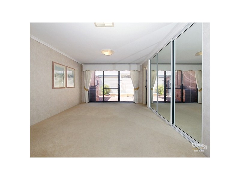 30 Rochester Drive, Mindarie WA 6030