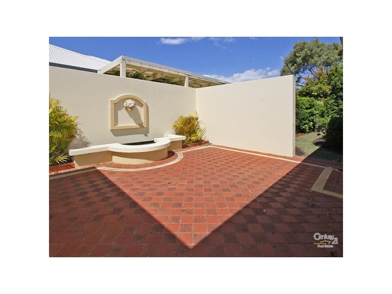 30 Rochester Drive, Mindarie WA 6030