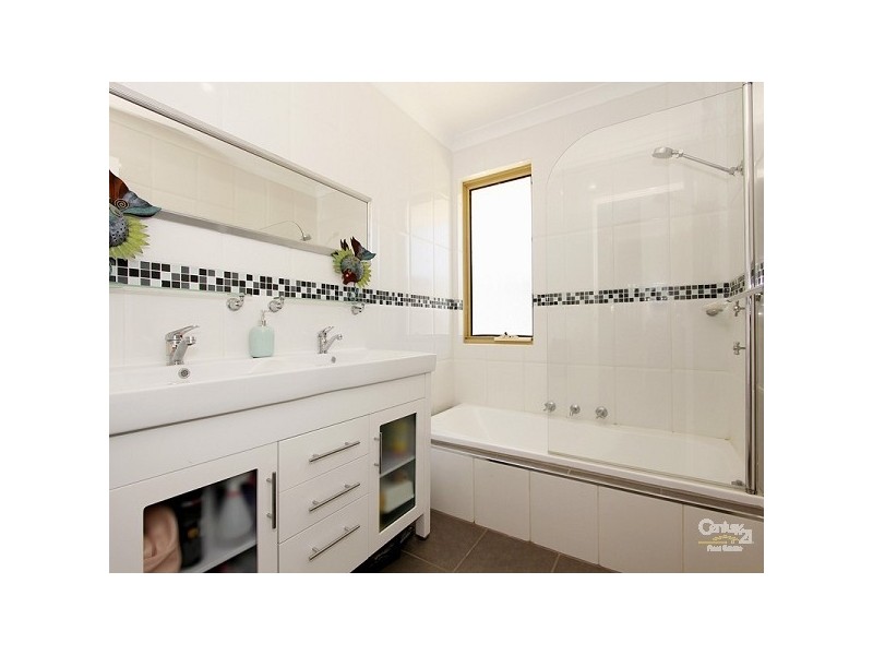 2 Tenby Close, Merriwa WA 6030