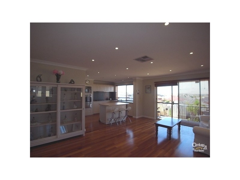 22 Rochester Drive, Mindarie WA 6030