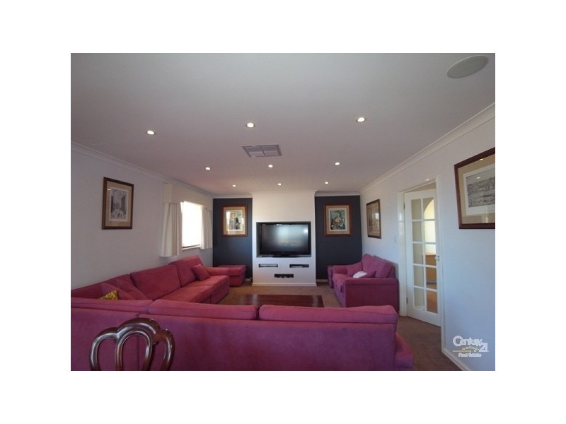 22 Rochester Drive, Mindarie WA 6030