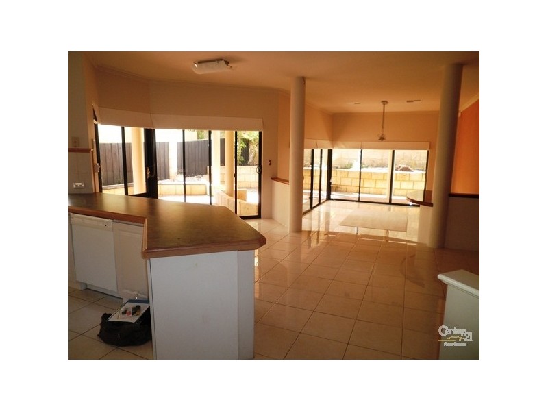 15 Rochester drive, Mindarie WA 6030