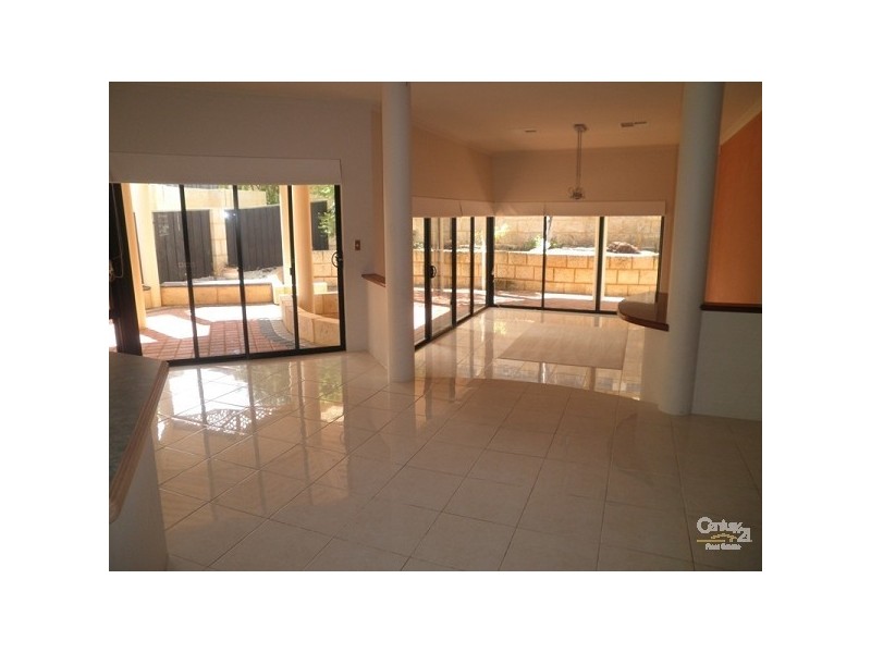 15 Rochester drive, Mindarie WA 6030