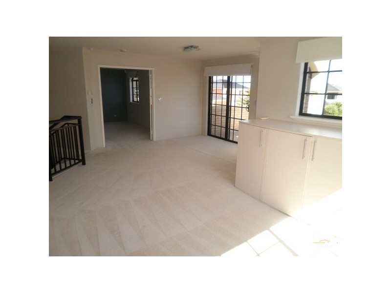 15 Rochester drive, Mindarie WA 6030