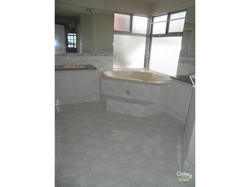 15 Rochester drive, Mindarie WA 6030