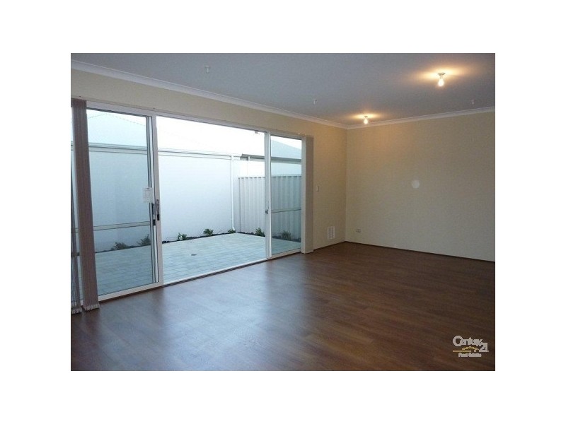 8 Portsalon Parkway, Butler WA 6036