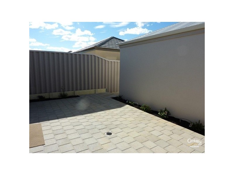 8 Portsalon Parkway, Butler WA 6036