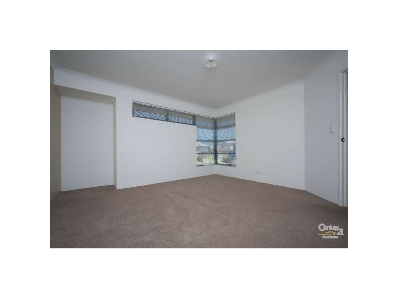 8 Lauderdale ramble, Carramar WA 6031