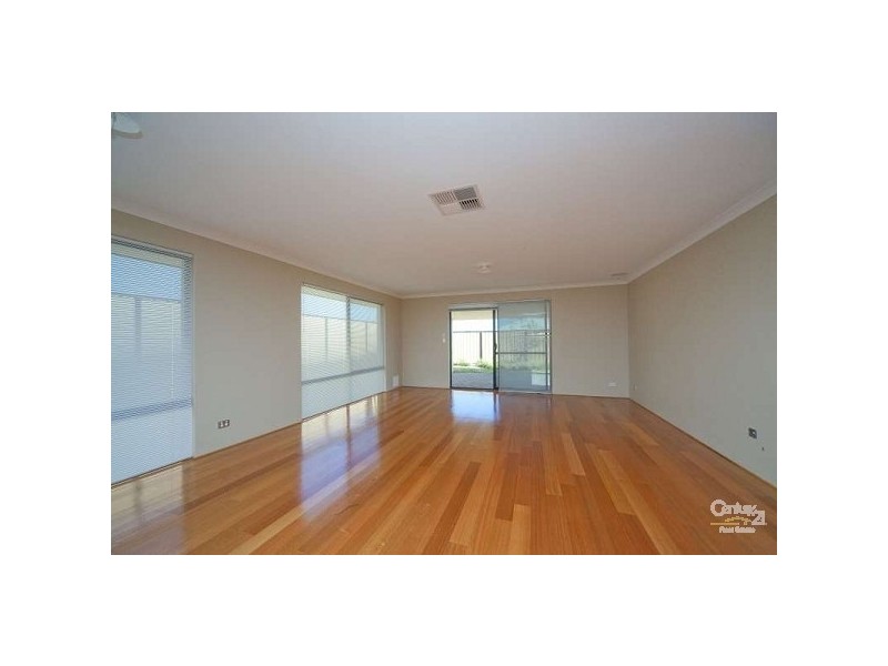 8 Lauderdale ramble, Carramar WA 6031