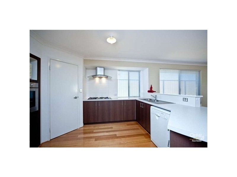 8 Lauderdale ramble, Carramar WA 6031