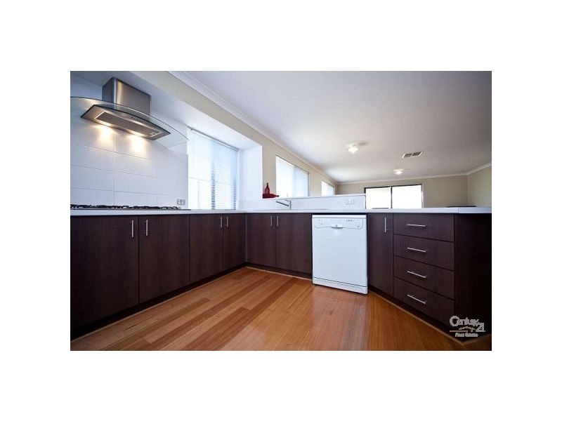 8 Lauderdale ramble, Carramar WA 6031