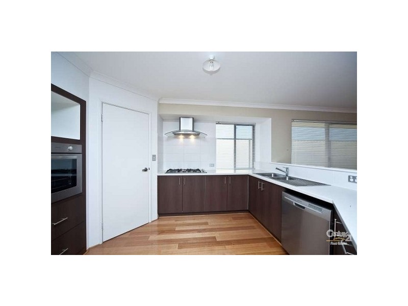 8 Lauderdale ramble, Carramar WA 6031