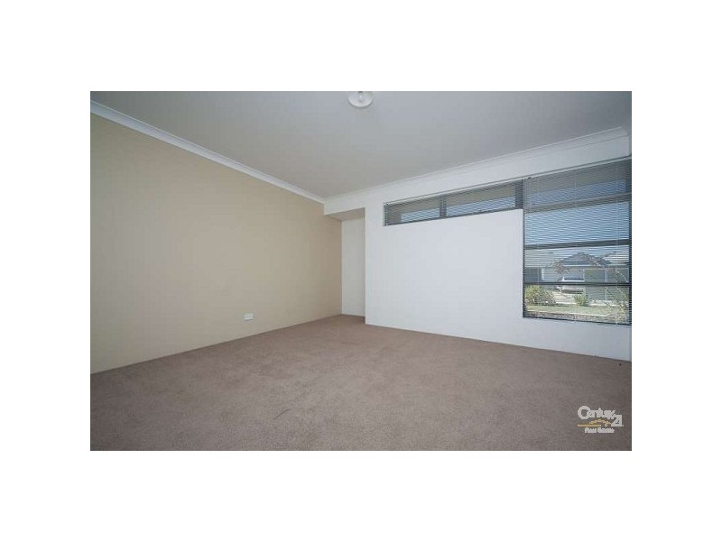 8 Lauderdale ramble, Carramar WA 6031