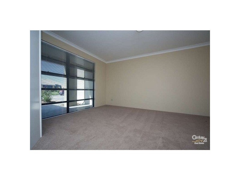 8 Lauderdale ramble, Carramar WA 6031
