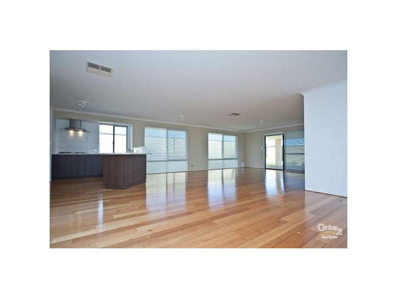 8 Lauderdale ramble, Carramar WA 6031