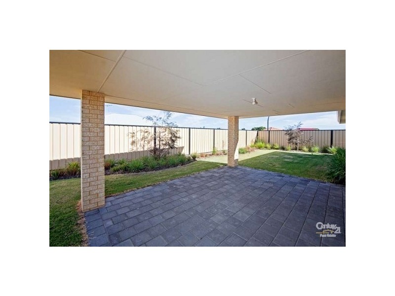 8 Lauderdale ramble, Carramar WA 6031