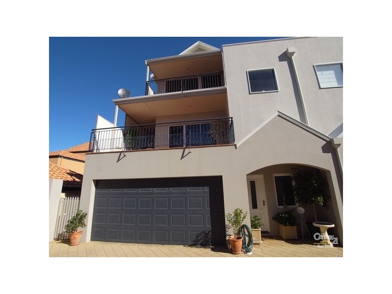 3/19  Rosslare prom, Mindarie WA 6030