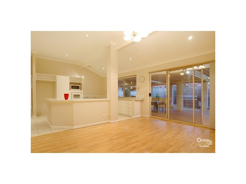 7 Nairana Place, Currambine WA 6028