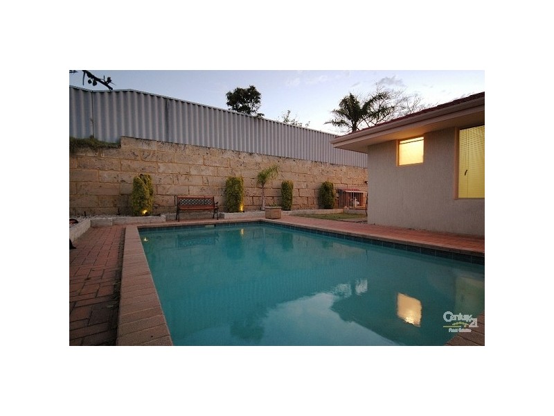 7 Nairana Place, Currambine WA 6028