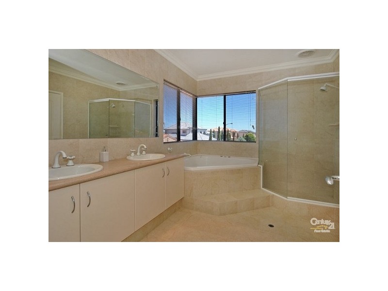 27 Seville Crest, Mindarie WA 6030