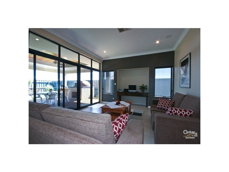 4 Karalla Elbow, Quinns Rocks WA 6030