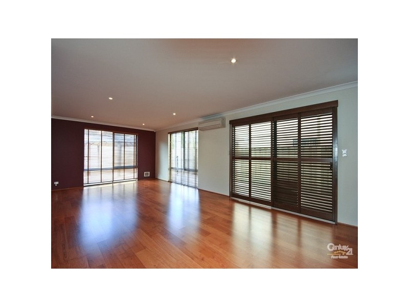 10 Bantry bend, Mindarie WA 6030