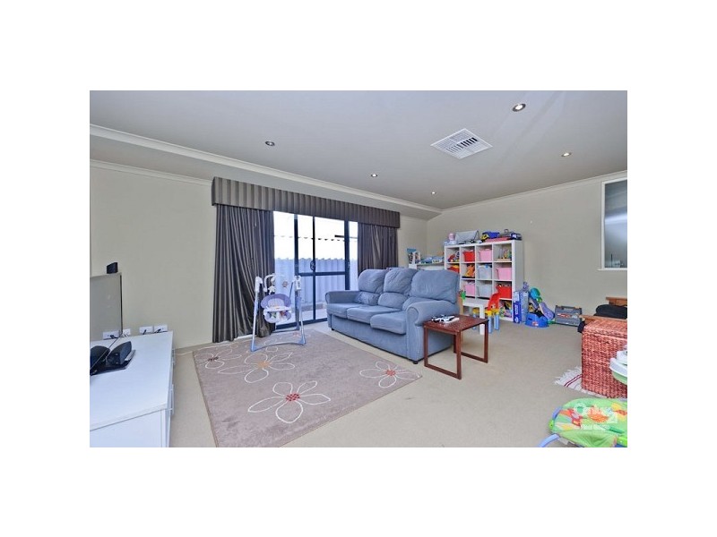 31 Hampshire Drive, Quinns Rocks WA 6030