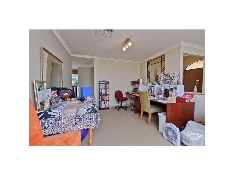 31 Hampshire Drive, Quinns Rocks WA 6030