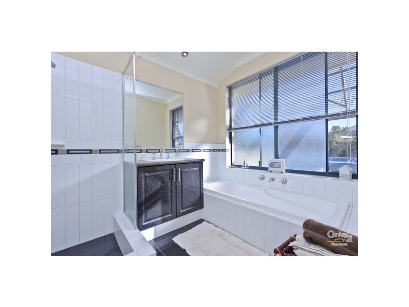 31 Hampshire Drive, Quinns Rocks WA 6030
