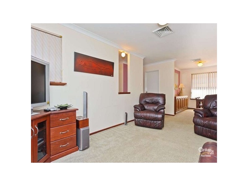 8 Batavia Place, Kallaroo WA 6025