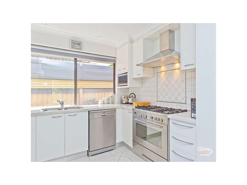 8 Batavia Place, Kallaroo WA 6025