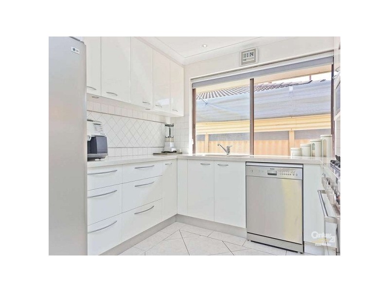 8 Batavia Place, Kallaroo WA 6025