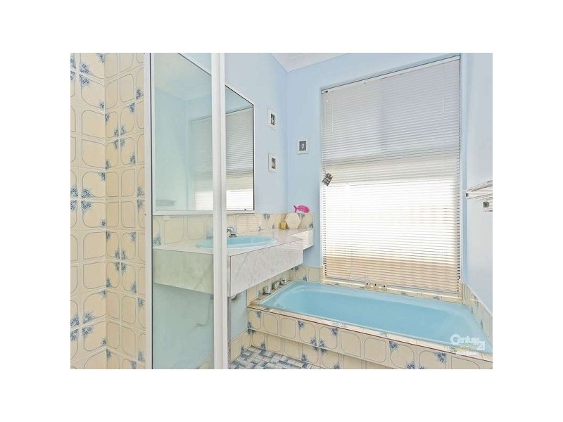 8 Batavia Place, Kallaroo WA 6025