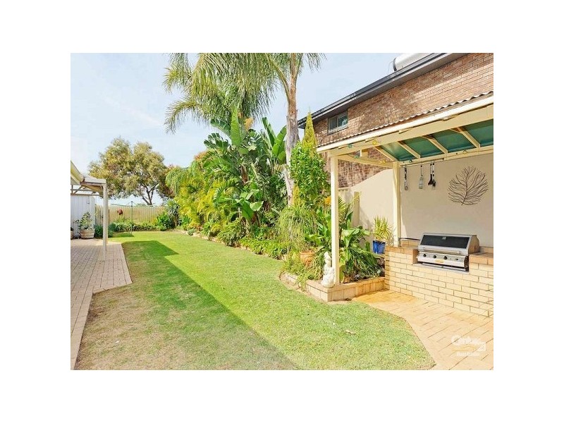 8 Batavia Place, Kallaroo WA 6025