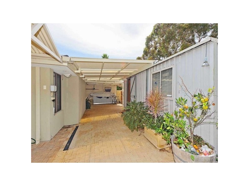 8 Batavia Place, Kallaroo WA 6025