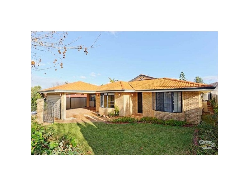 4 Stradbroke Gardens, Ridgewood WA 6030