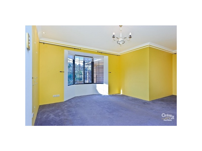 4 Stradbroke Gardens, Ridgewood WA 6030