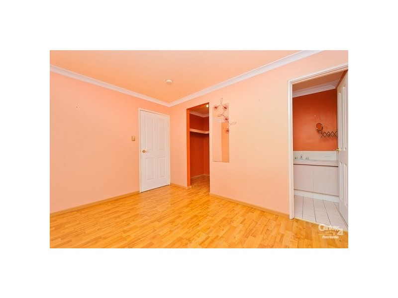 4 Stradbroke Gardens, Ridgewood WA 6030