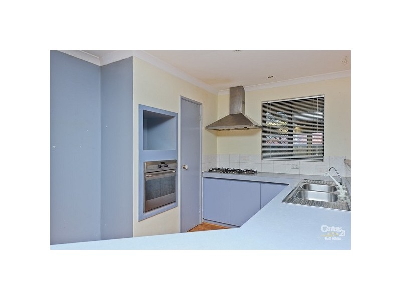 4 Stradbroke Gardens, Ridgewood WA 6030