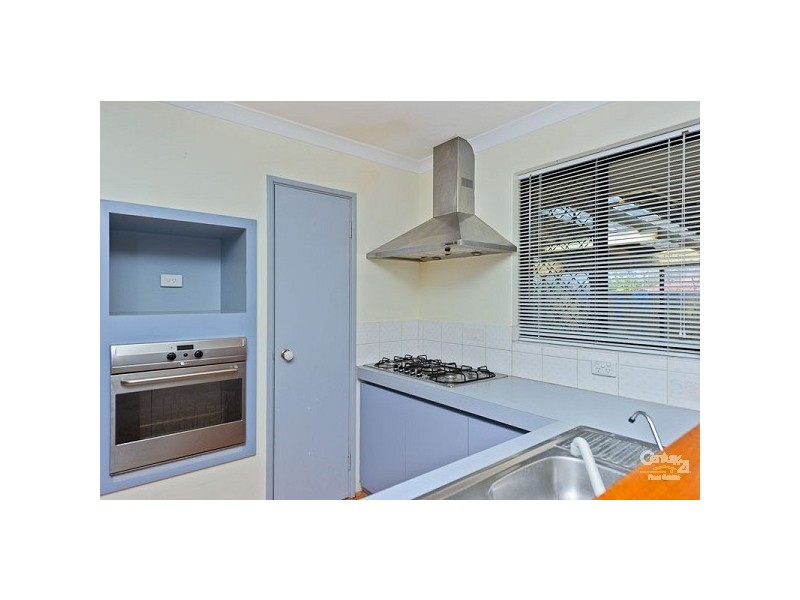 4 Stradbroke Gardens, Ridgewood WA 6030