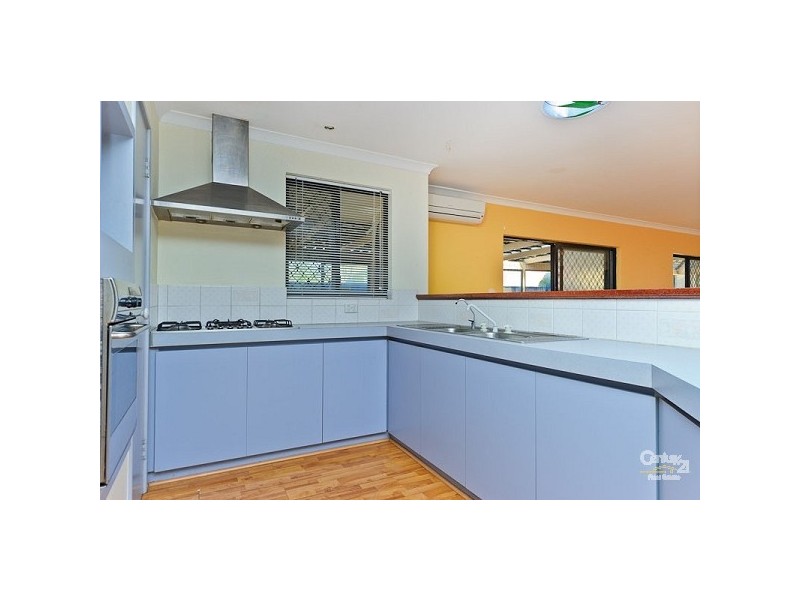 4 Stradbroke Gardens, Ridgewood WA 6030