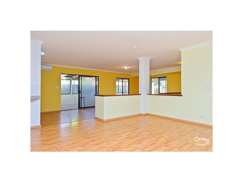 4 Stradbroke Gardens, Ridgewood WA 6030