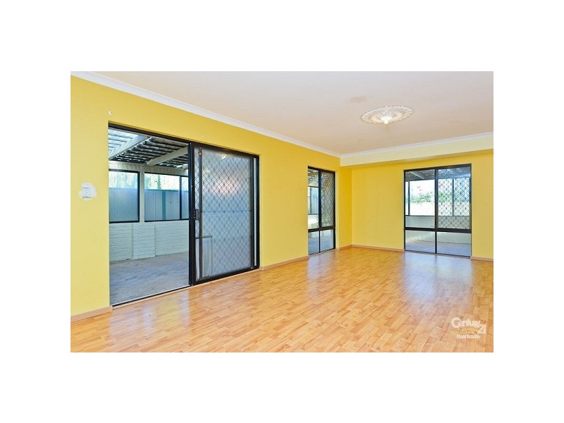 4 Stradbroke Gardens, Ridgewood WA 6030