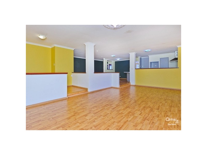 4 Stradbroke Gardens, Ridgewood WA 6030