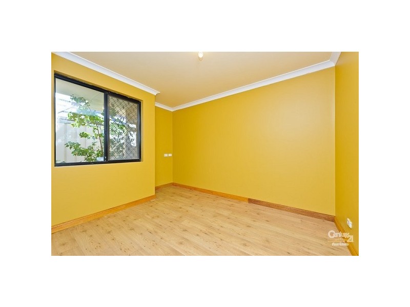 4 Stradbroke Gardens, Ridgewood WA 6030