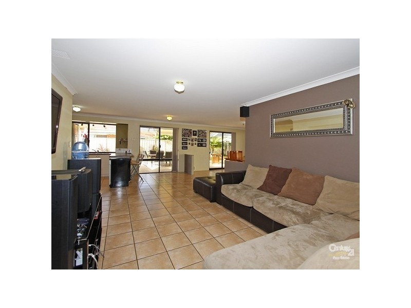 32 Annandale Circle, Kinross WA 6028