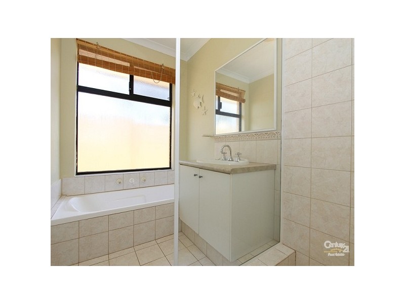 32 Annandale Circle, Kinross WA 6028